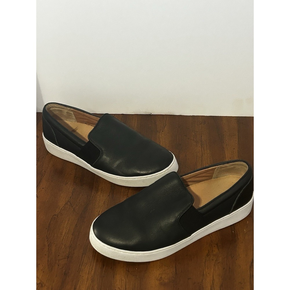 Women's 7.5 VIONIC DEMETRA Slip-On Black Leather Lightweight Casual Sneaker j379